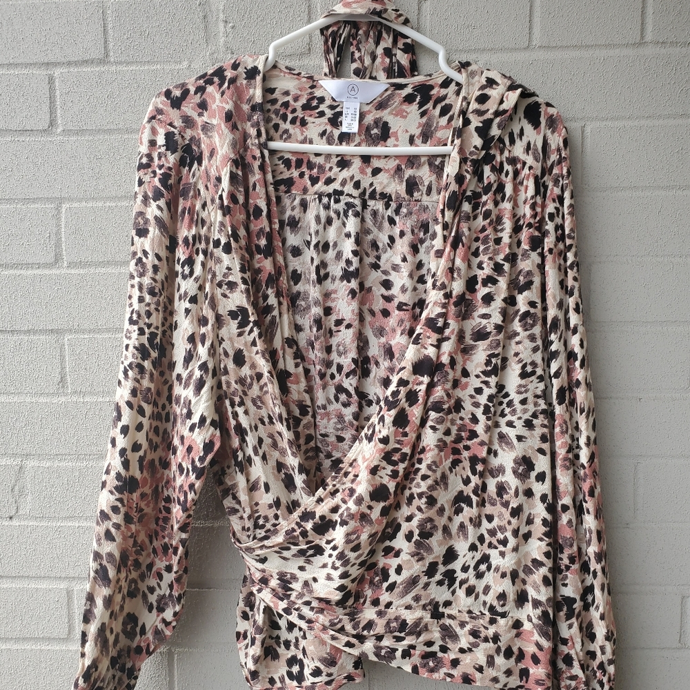 Reitmans Wrap around & Tie Lepherd Long sleeves